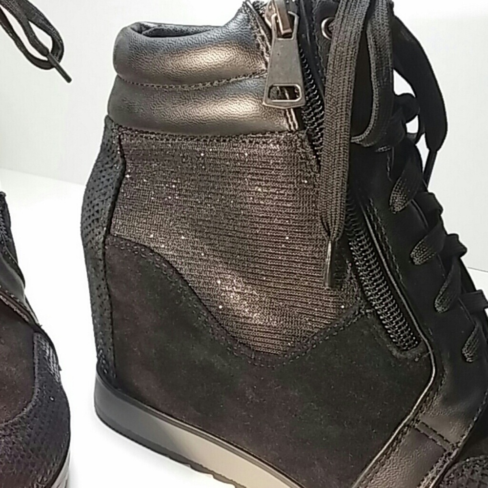 🆕 Forever Link Black Hidden Wedge Sneakers 🆕 - Picture 2 of 8